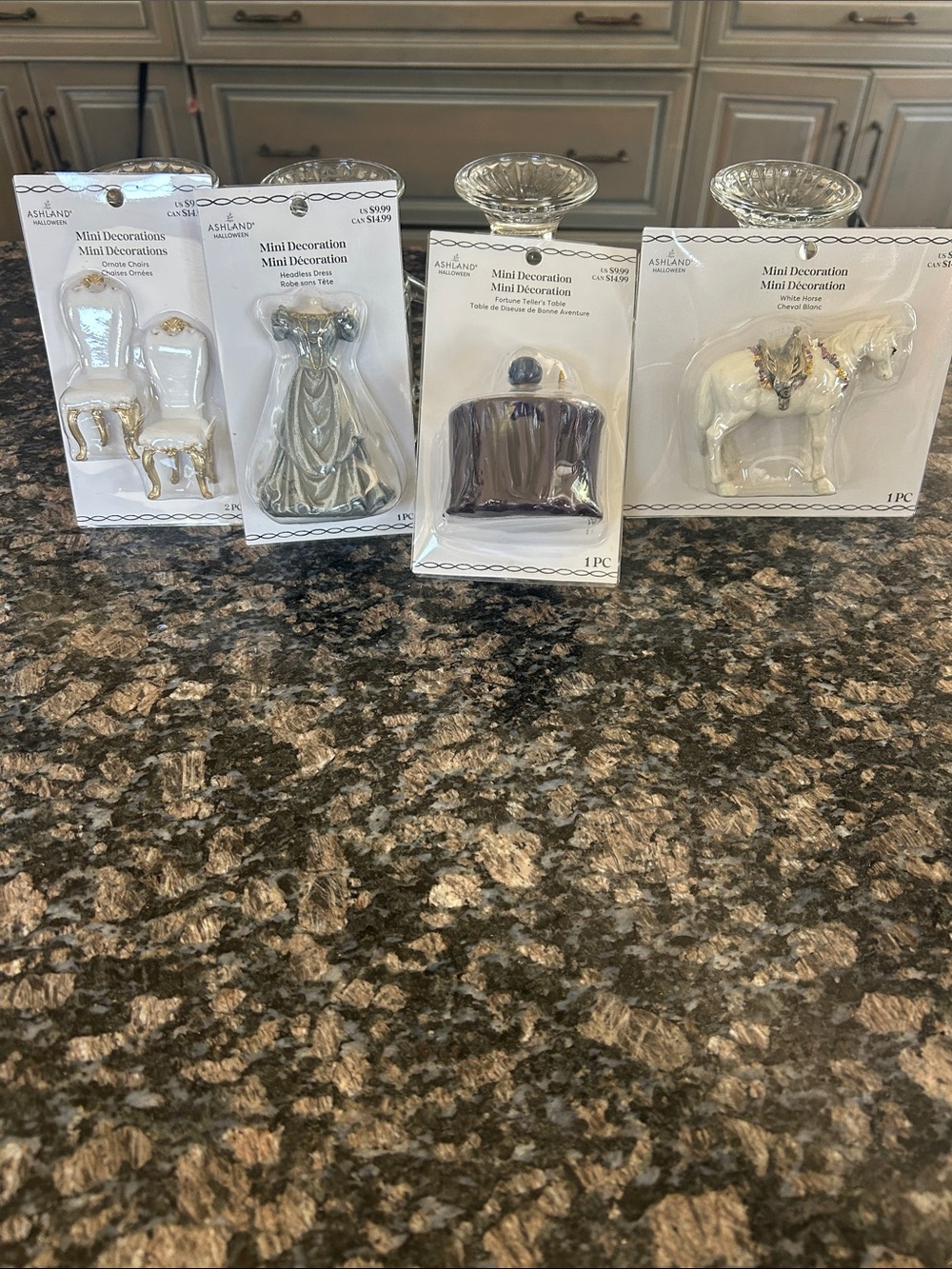 ASHLAND MINI DECORATION SET OF 4 NWT